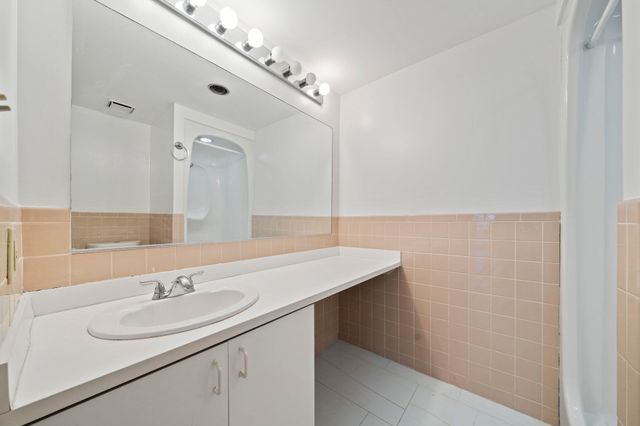 155 George Washington Blvd 205, Hull, MA 02045