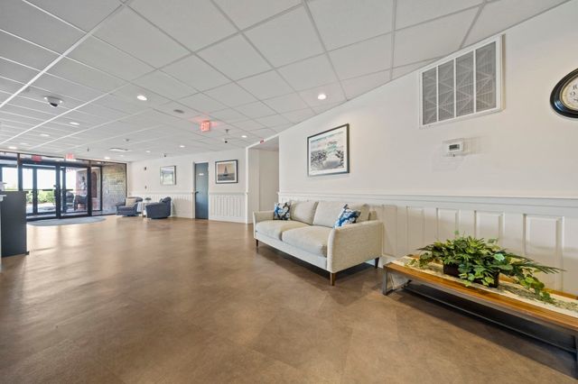 155 George Washington Blvd 205, Hull, MA 02045