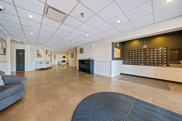 155 George Washington Blvd 205, Hull, MA 02045
