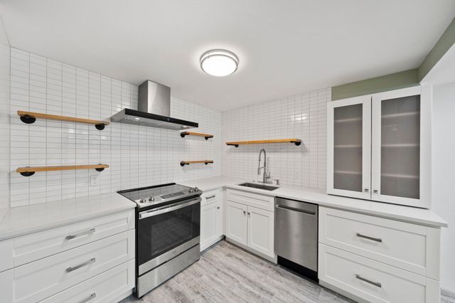 155 George Washington Blvd 205, Hull, MA 02045