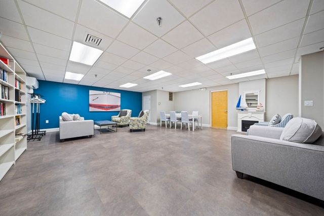 155 George Washington Blvd 205, Hull, MA 02045