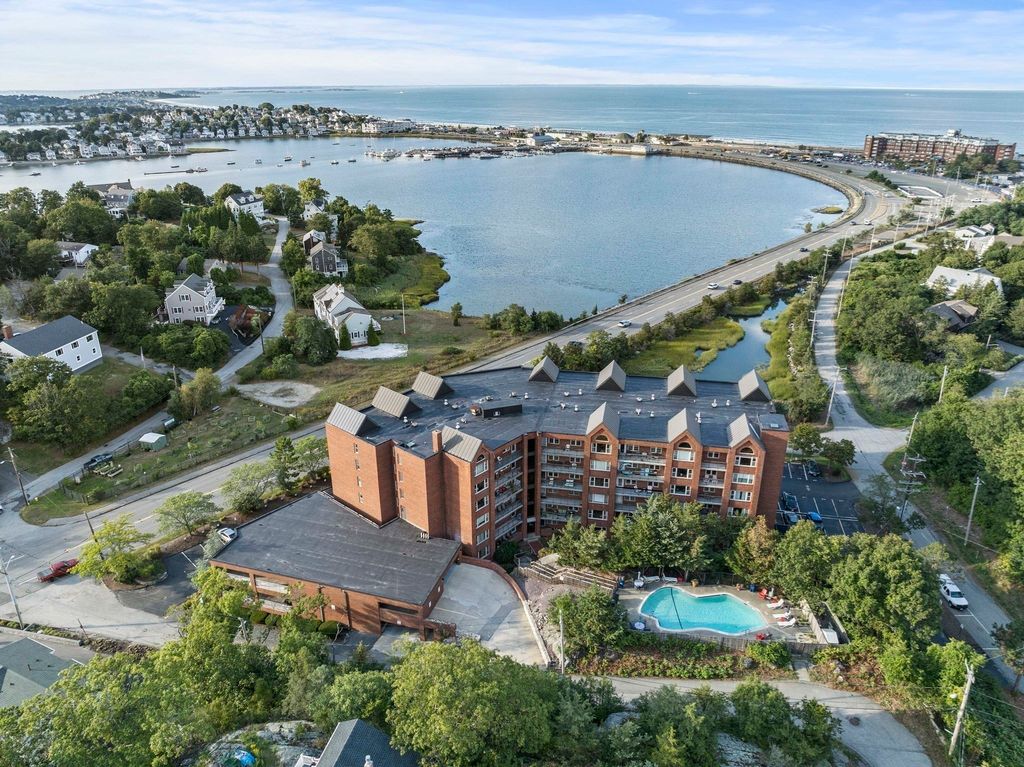 155 George Washington Blvd 205, Hull, MA 02045