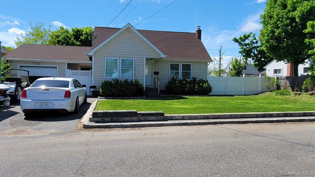 11 Jefferson Street, Copiague, NY 11726