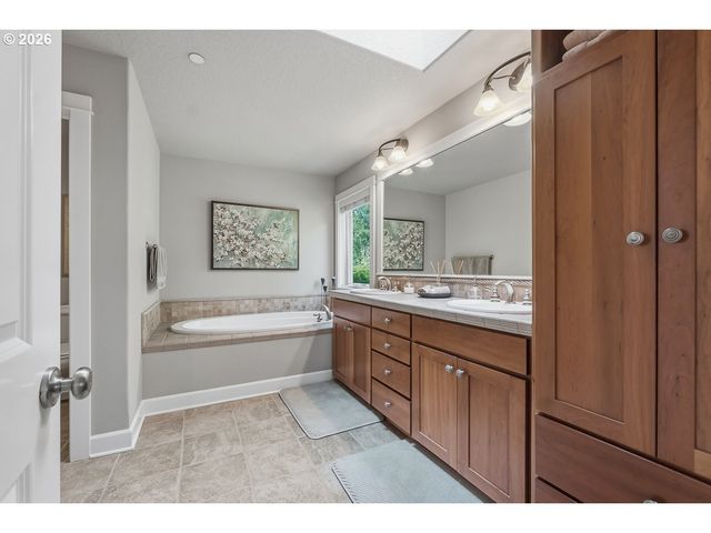 8743 Sw AMICUS Ter, Beaverton, OR 97007