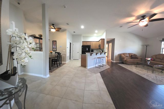 2065 Bella Breeze Ct, Navarre, FL 32566