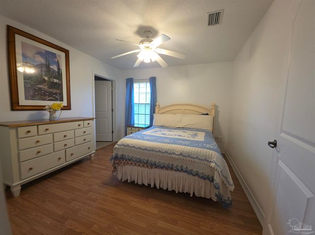 2065 Bella Breeze Ct, Navarre, FL 32566