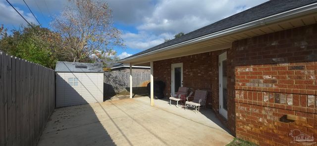 2065 Bella Breeze Ct, Navarre, FL 32566