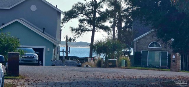 2065 Bella Breeze Ct, Navarre, FL 32566