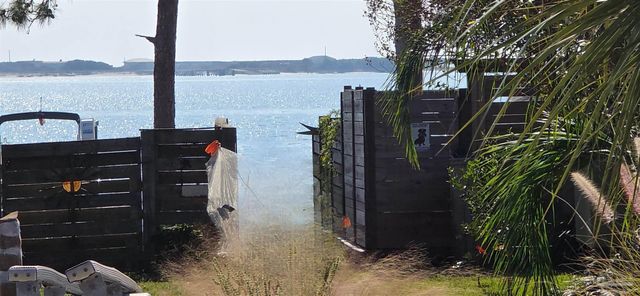 2065 Bella Breeze Ct, Navarre, FL 32566