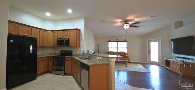 2065 Bella Breeze Ct, Navarre, FL 32566