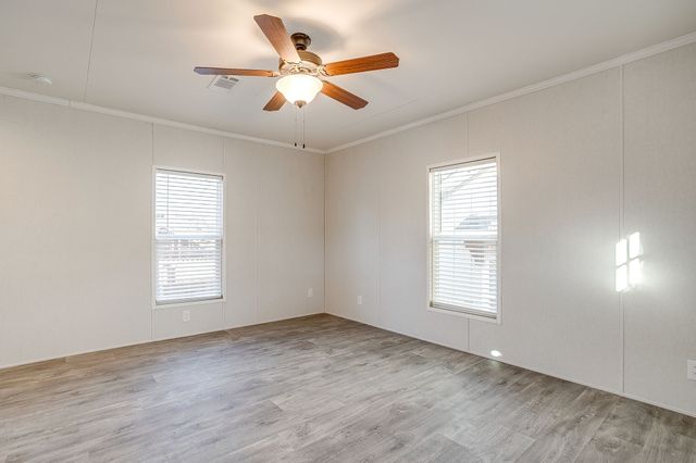 104 Red Oak Street, Alvarado, TX 76009