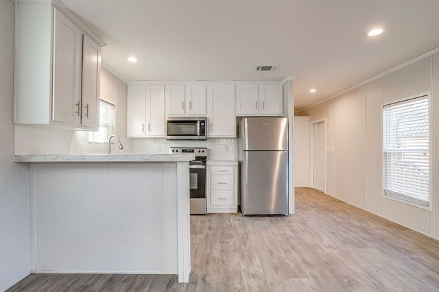 104 Red Oak Street, Alvarado, TX 76009