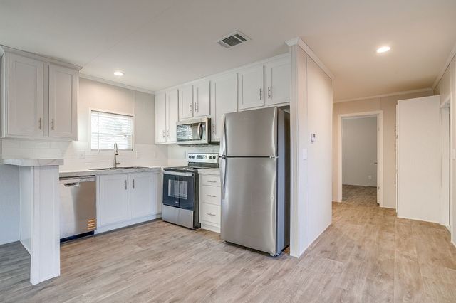 104 Red Oak Street, Alvarado, TX 76009