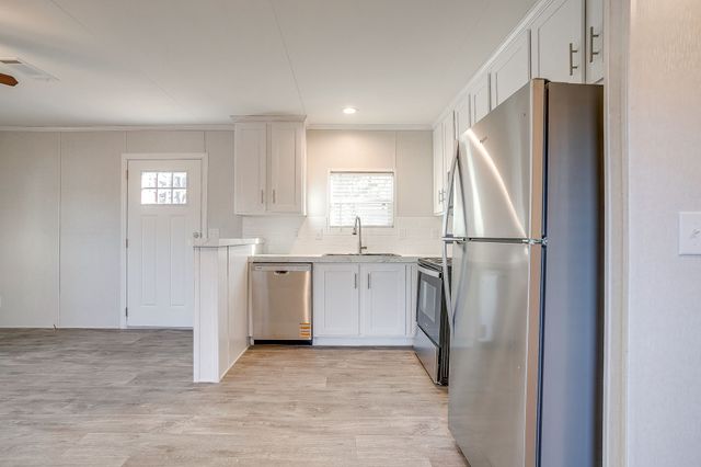 104 Red Oak Street, Alvarado, TX 76009