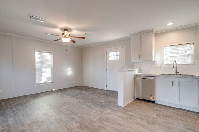 104 Red Oak Street, Alvarado, TX 76009