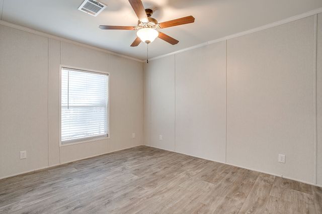 104 Red Oak Street, Alvarado, TX 76009