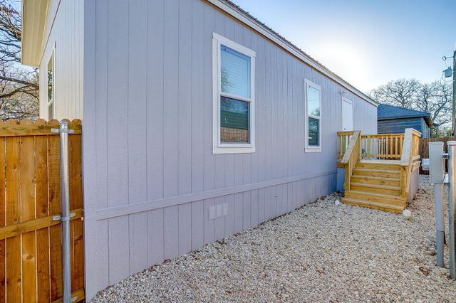 104 Red Oak Street, Alvarado, TX 76009