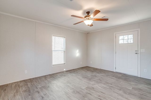 104 Red Oak Street, Alvarado, TX 76009