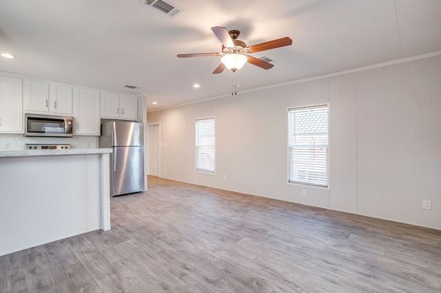 104 Red Oak Street, Alvarado, TX 76009