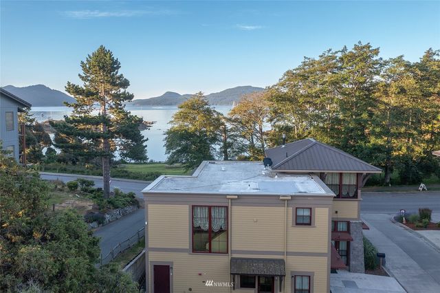 28 Fishing Aly, Orcas Island, WA 98245