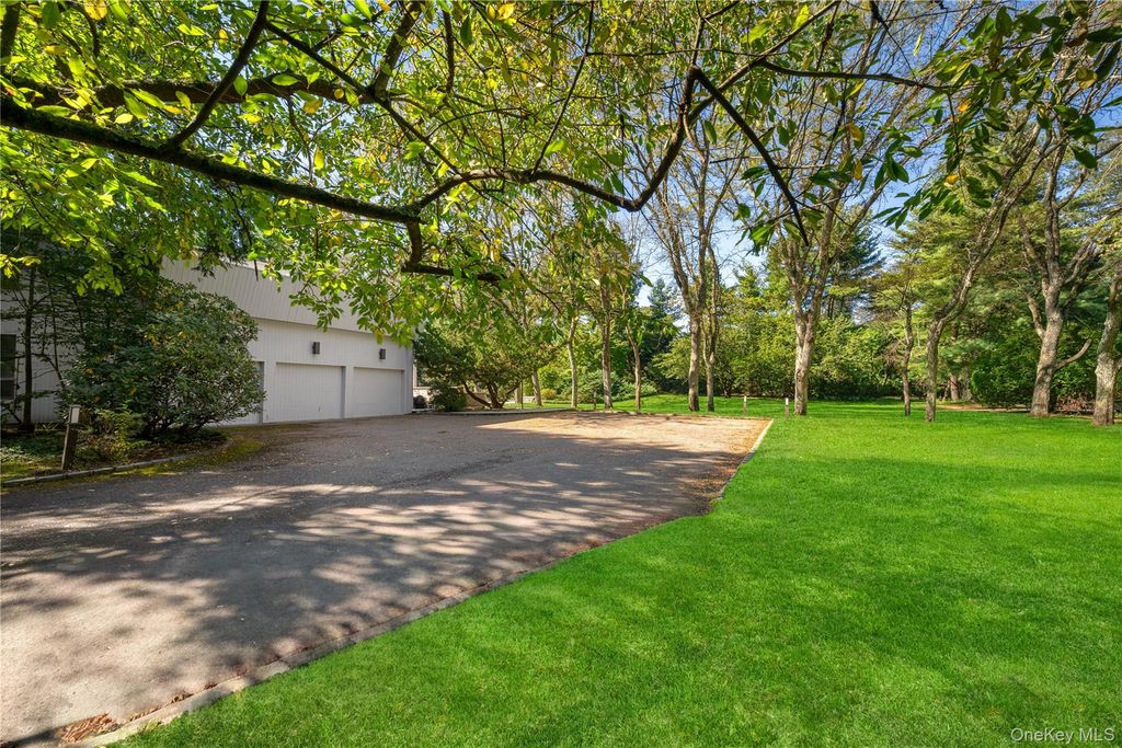 11 Surrey Lane, Old Westbury, NY 11568 — photo 3