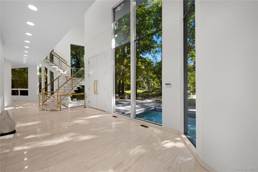 11 Surrey Lane, Old Westbury, NY 11568 — photo 4
