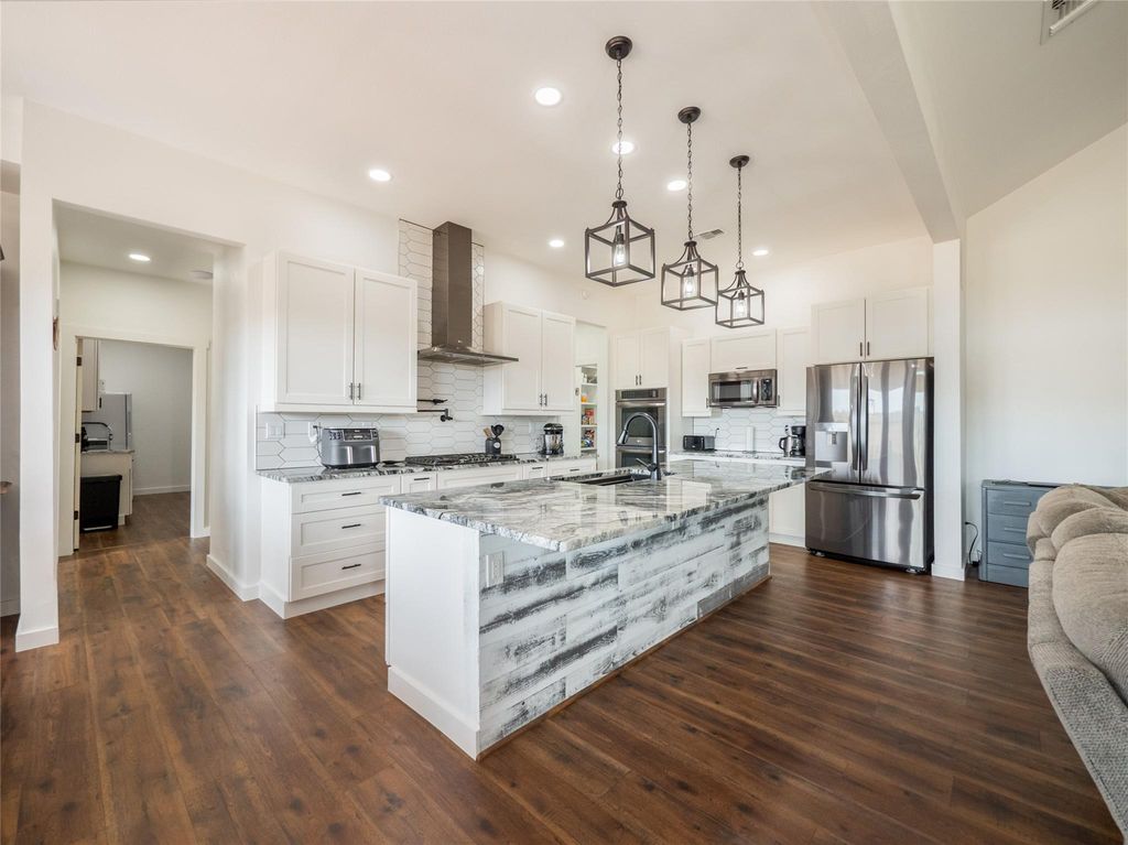 105 Mesa Grande CT, Marble Falls, TX 78654