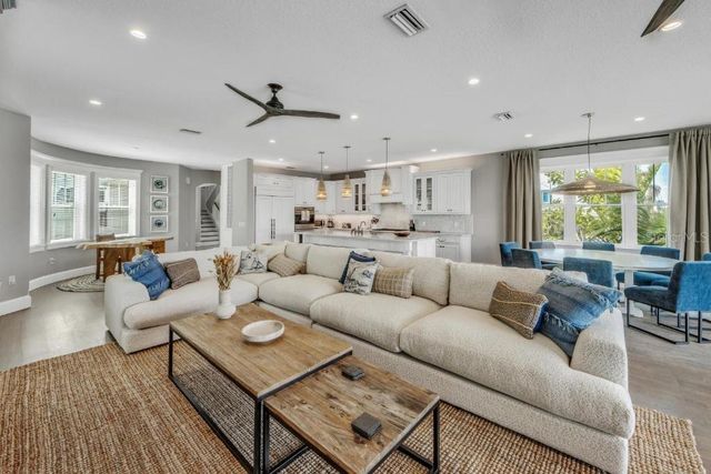 112 11TH STREET S, Bradenton Beach, FL 34217