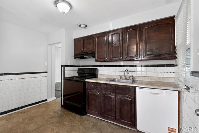 1501 Golden Drive, St Louis, MO 63137