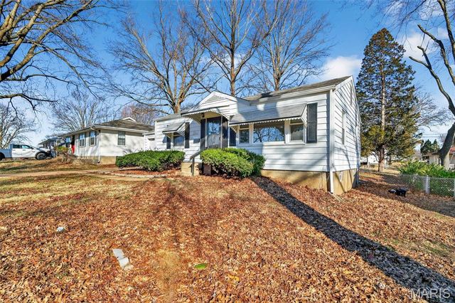 1501 Golden Drive, St Louis, MO 63137