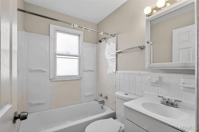 1501 Golden Drive, St Louis, MO 63137