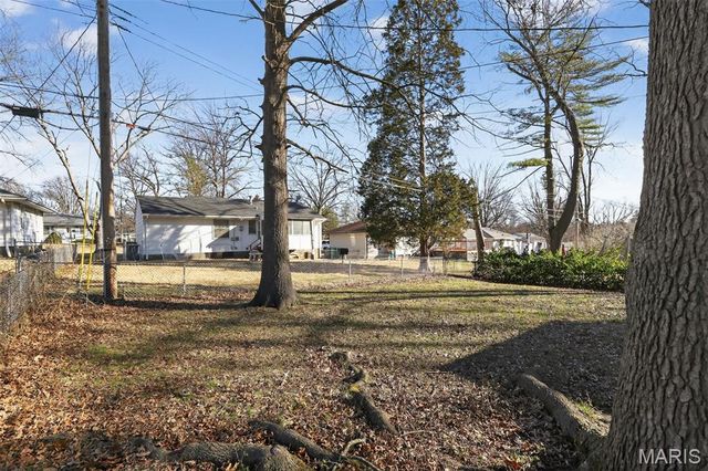 1501 Golden Drive, St Louis, MO 63137