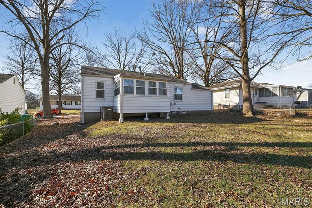 1501 Golden Drive, St Louis, MO 63137