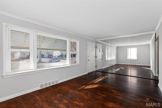 1501 Golden Drive, St Louis, MO 63137