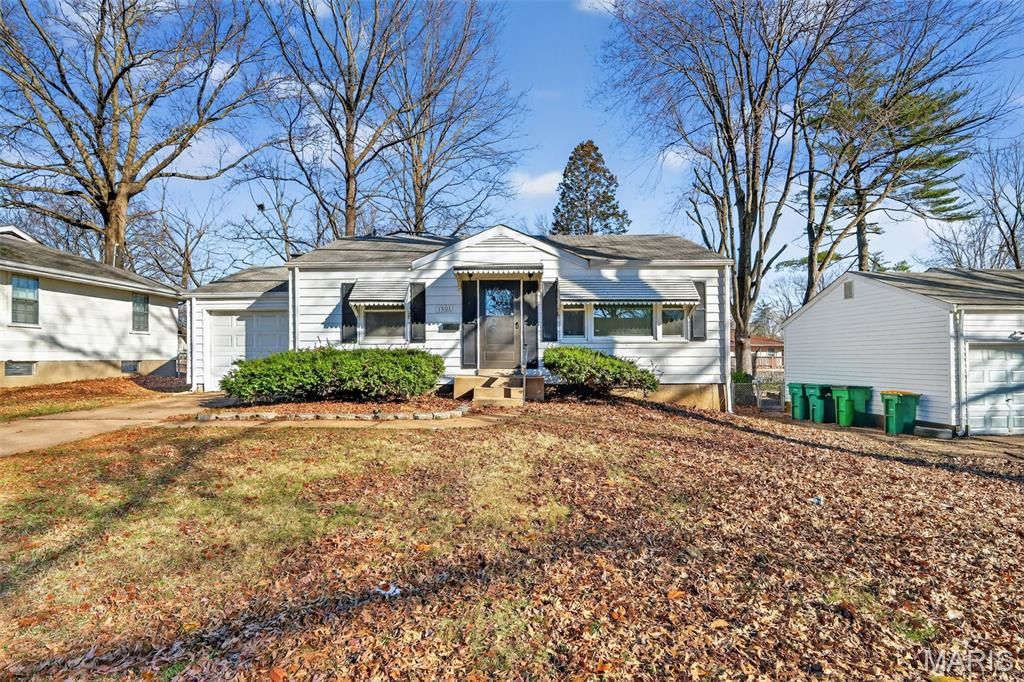 1501 Golden Drive, St Louis, MO 63137