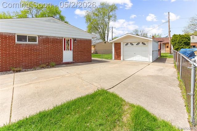 32732 Comanche Street, Westland, MI 48185
