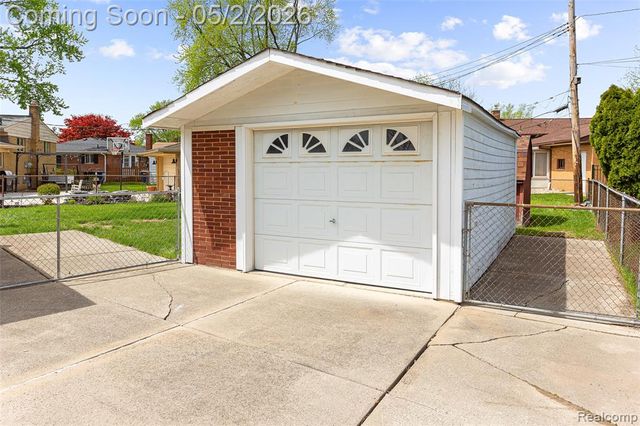 32732 Comanche Street, Westland, MI 48185