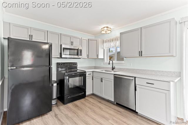 32732 Comanche Street, Westland, MI 48185