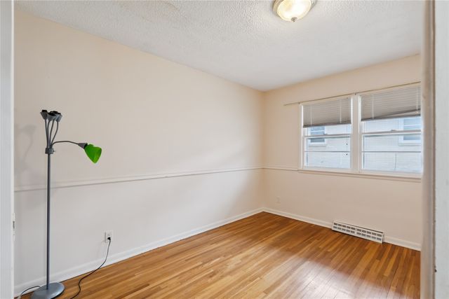 7422 Oak Brook Drive, Urbandale, IA 50322