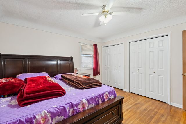 7422 Oak Brook Drive, Urbandale, IA 50322