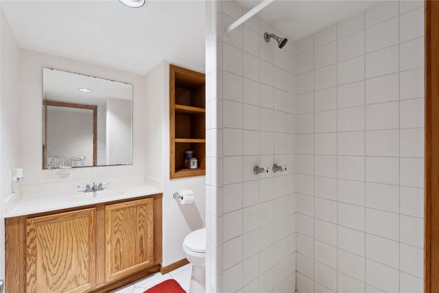 7422 Oak Brook Drive, Urbandale, IA 50322