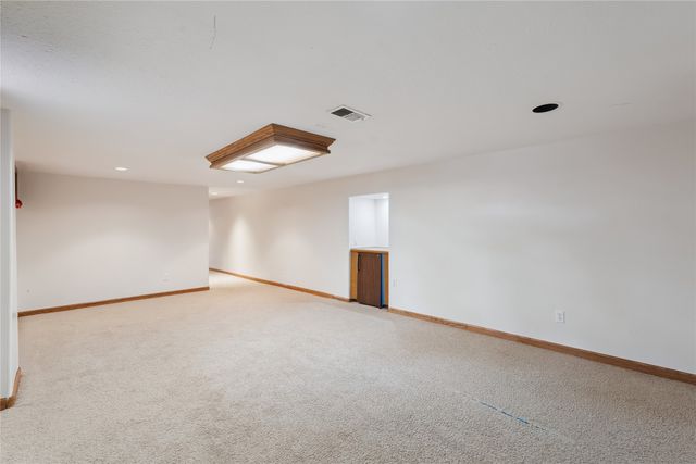 7422 Oak Brook Drive, Urbandale, IA 50322