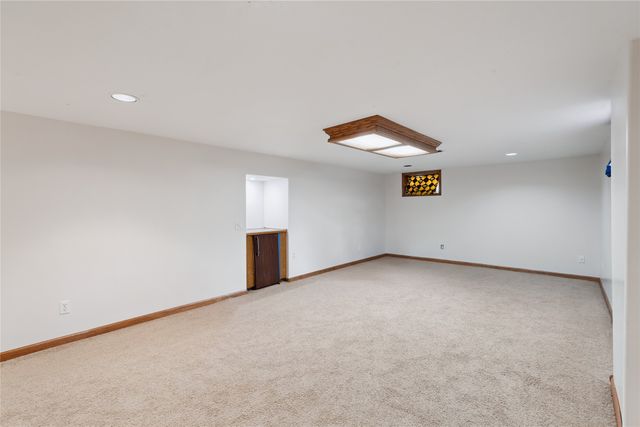 7422 Oak Brook Drive, Urbandale, IA 50322