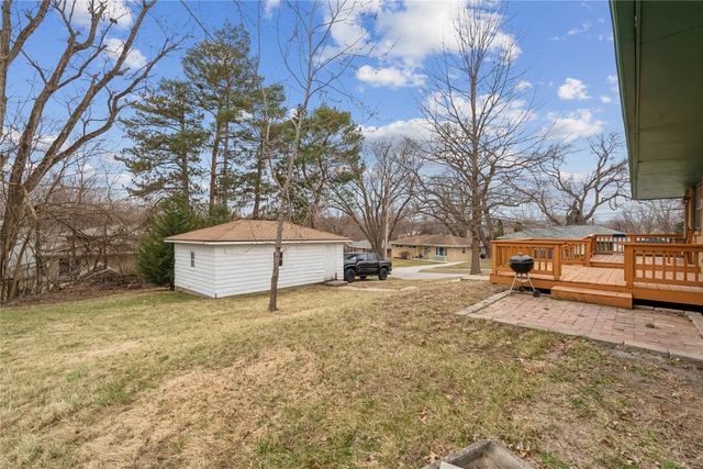 7422 Oak Brook Drive, Urbandale, IA 50322