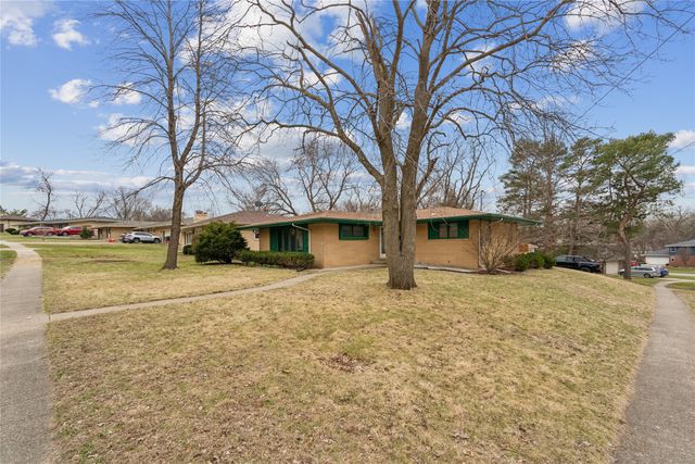 7422 Oak Brook Drive, Urbandale, IA 50322