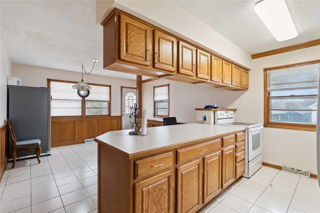 7422 Oak Brook Drive, Urbandale, IA 50322