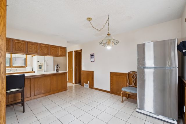 7422 Oak Brook Drive, Urbandale, IA 50322