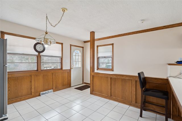 7422 Oak Brook Drive, Urbandale, IA 50322