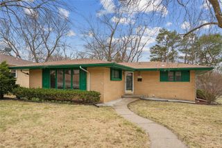 7422 Oak Brook Drive, Urbandale, IA 50322