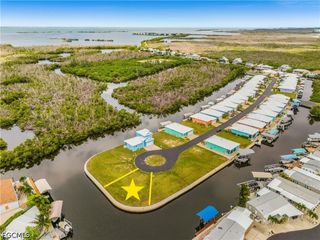 2950 Trawler LN, St James City, FL 33956